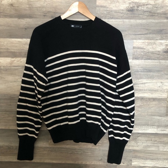 Simons Classic Nautical Black and White Striped  Crewneck Sweater Medium - Picture 2 of 8